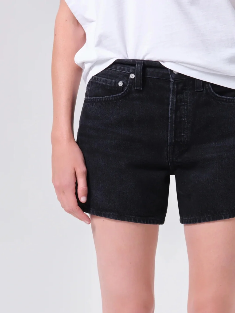 AGOLDE Parker Long Jean Shorts in Phase Black sz 27 4.5